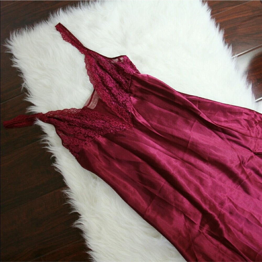 ❌SOLD❌ VTG Victoria’s Secret Maxi Slip dress